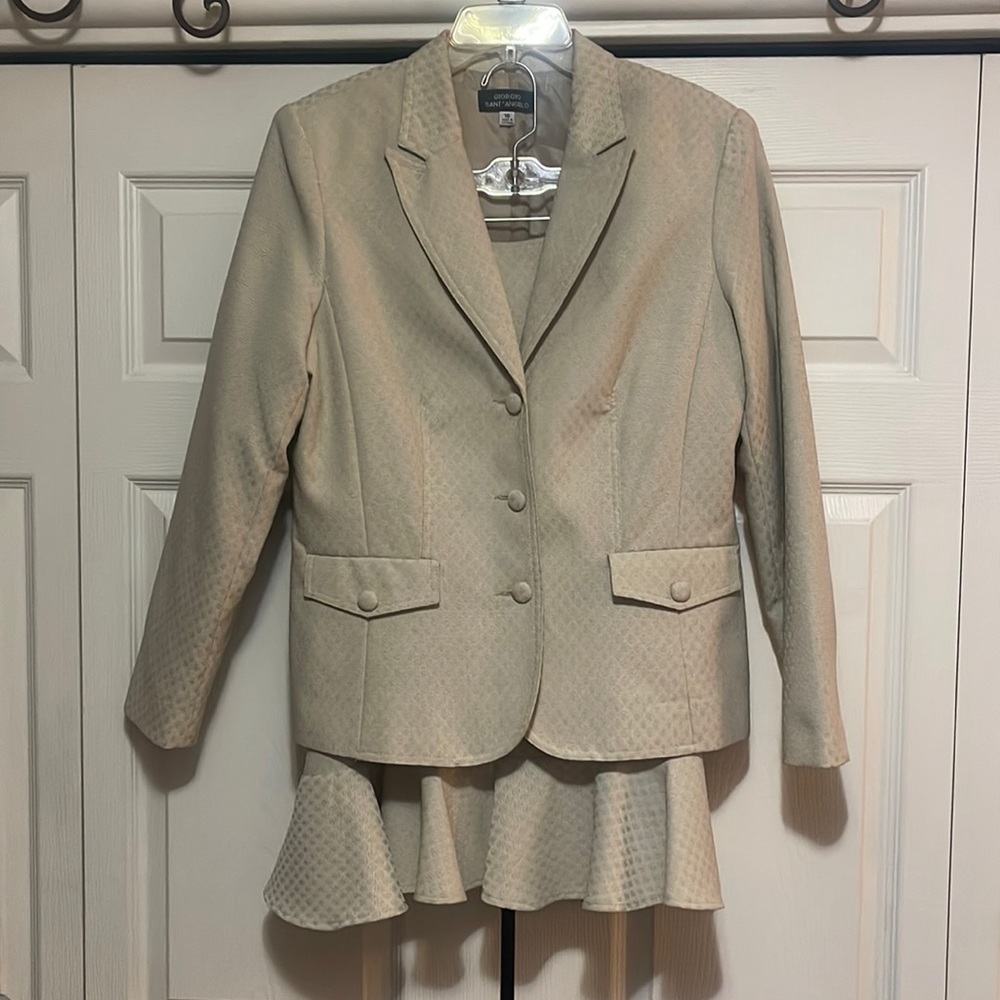 Georgio Sant’Angelo beige 2 piece suit size 16